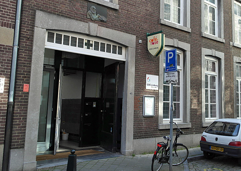 Ingang van Café Rosé in Maastricht